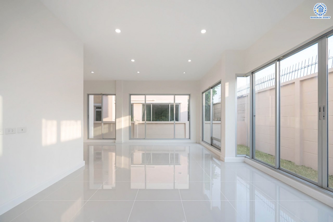 บ้านมือสองตกแต่งใหม่ โครงการ ไลฟ์บางกอกบูเลอวาร์ด ปิ่นเกล้า-เพชรเกษม เนื้อที่กว้างกว่า 52.5 ตร.ว ฟังก์ชัน 3 ห้องนอน 3 ห้องน้ำ 2 ที่จอดรถ บนทำเลศักยภาพ ติดถนนพุทธมณฑลสาย4 เหมาะสมกับทุกครอบครัว ใกล้แหล่งช้อปปิ้ง "เซ็นทรัล ศาลายา" รถไฟฟ้าสายสีน้ำเงิน "สถานีหลักสอง" และจุดขึ้นทางด่วน "ศรีรัช-วงแหวน"